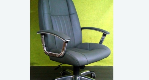 Перетяжка офисного кресла кожей. Тарко-Сале